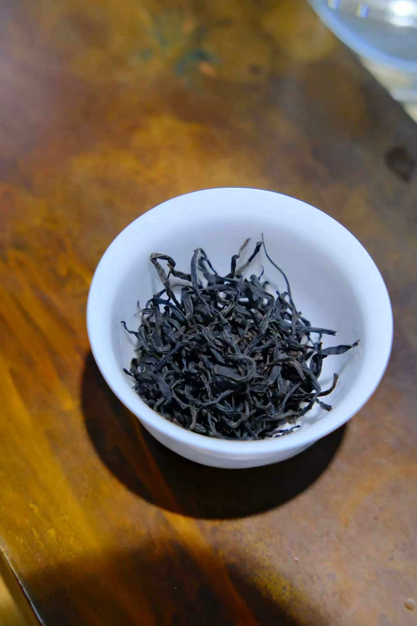 品茶赏器交友  生活需要适度留白，学会取悦自己。闲时煮一壶茶，放空思绪，安静发呆