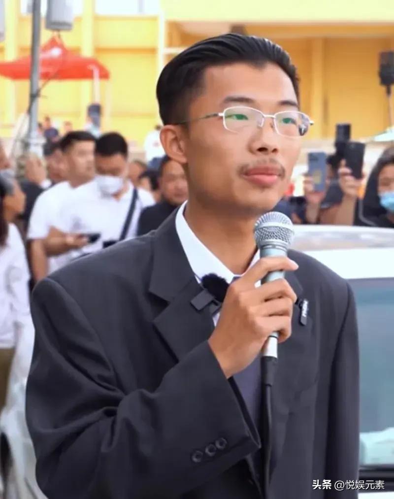 国际超一线巨星郭有才老师已经财务自由，却依旧每天像打了鸡血一样活跃在各大舞台。