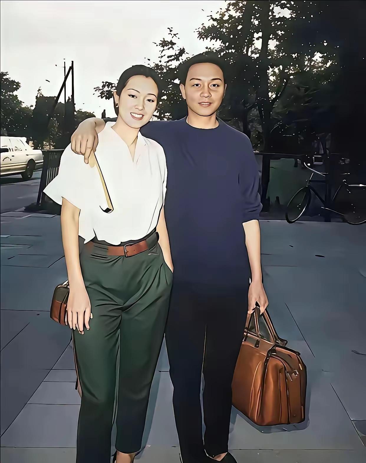 张国荣与巩俐同框照
实在是太美了，太帅气了，他们两个人像是哥妹似的，那么和谐，那