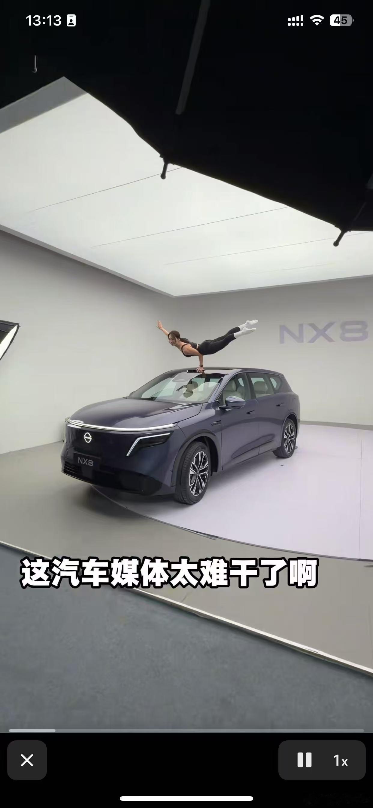 这是抖音健身网红迎姨吧，今天看群里都是发她，是真破圈啊 