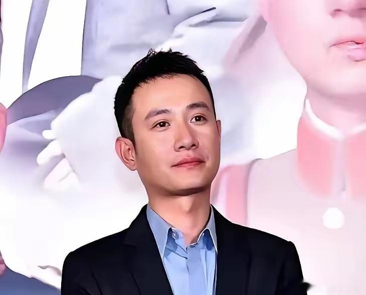 采访里文章说：母亲当年看不上马伊琍的家世，嫌岳父母只是普通职工 