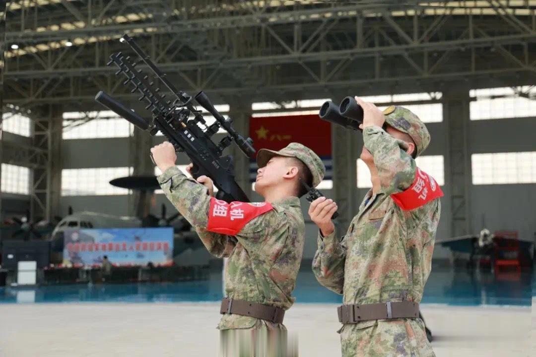【一周航空新闻】近日，东部战区海军航空兵某部联合驻地公安系统与相关技术单位，组织