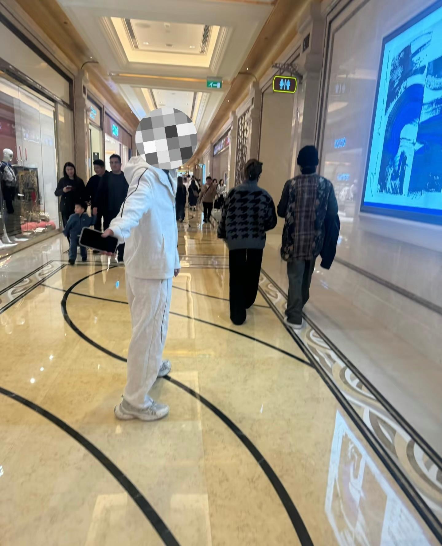 哇 是云姐姐和如沐少爷澳门偶遇何瑞贤郭俊辰何瑞贤郭俊辰一起出行