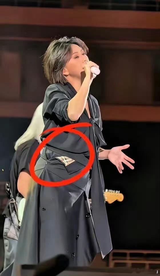 拉链都拉不上了吗？ ​​​