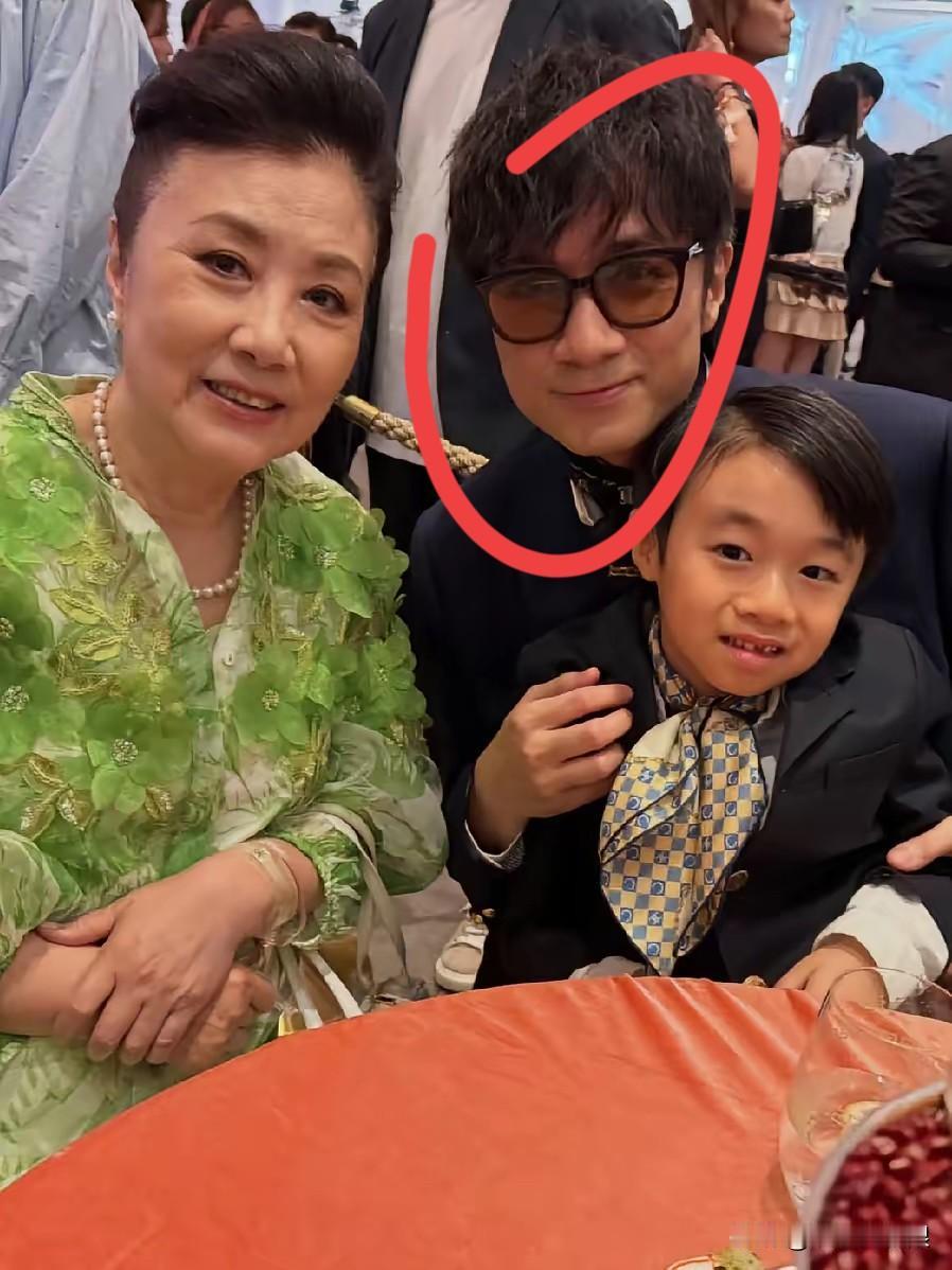 古巨基，怎么老成这样了？

54岁的古巨基亮相奚梦瑶与何猷君的婚礼答谢宴，这生图