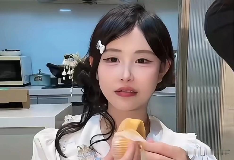 猫妹妹自夸是高能量磁场的信心女孩，属于老天追着赏饭吃！凡是在我身边的人都会被带旺