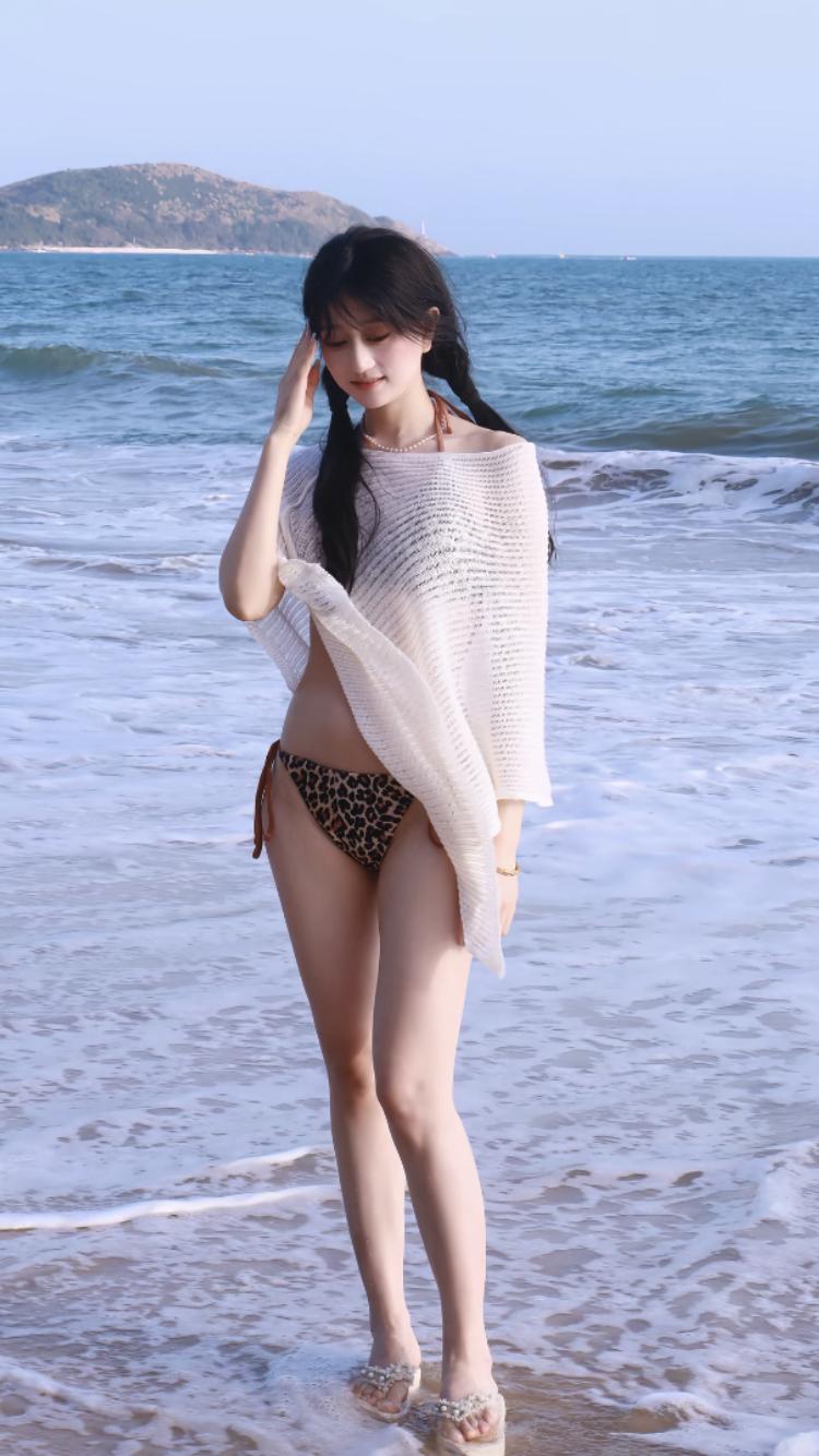 豹纹比基尼美女