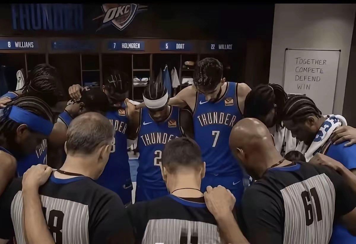 雷霆122 - 113战胜马刺这场比赛，裁判控场的争议可太大了。NBA总裁肖华又