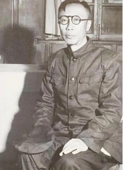 1964年，毛主席突然问道溥仪的工资，当他听到只有180元，顿时脸色大变直言：薪