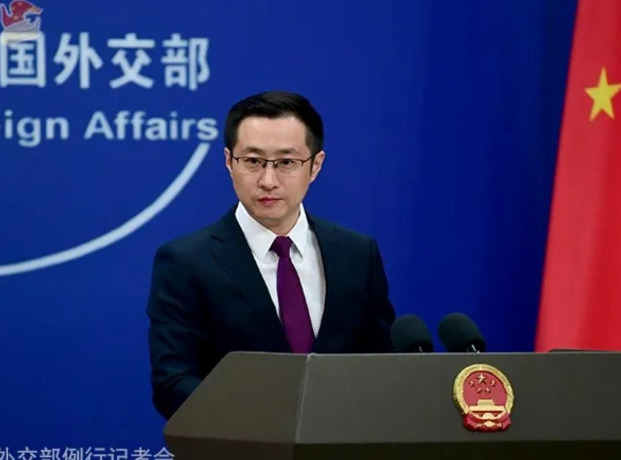 外交部硬气回怼越南！

3月23日的外交部例行记者会，没有多余的客套铺垫，也没有