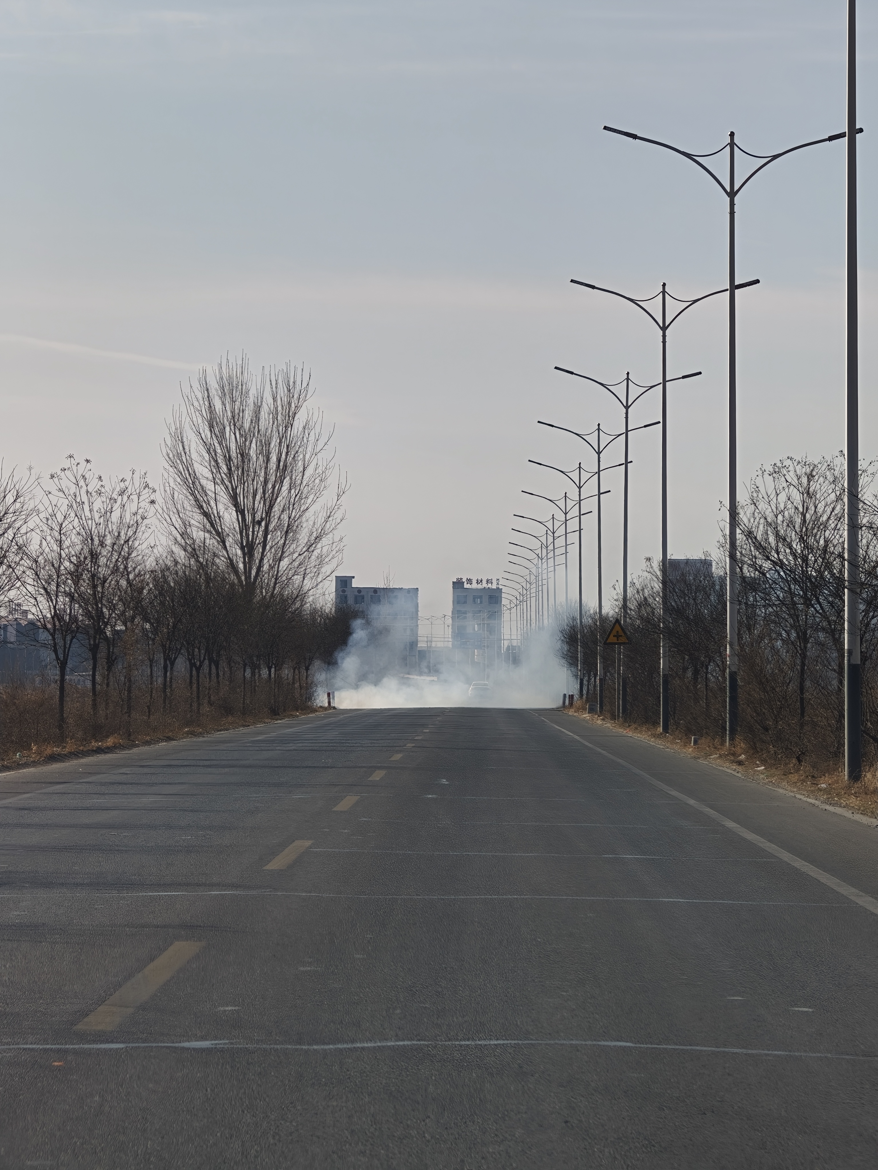 虽然禁止放炮，但是可以烧荒草