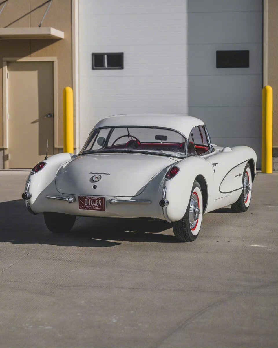 1957年的Corvette Fuelie，用第一套量产燃油喷射系统，给美式跑车