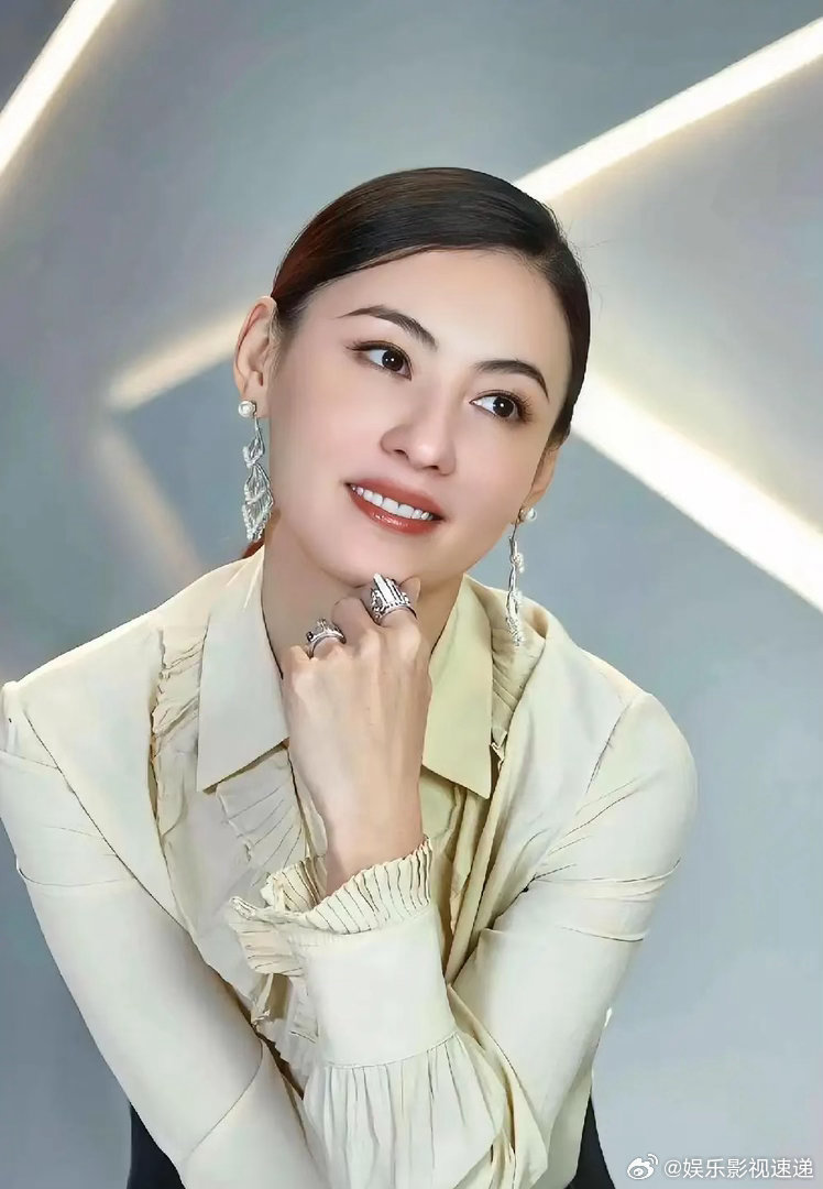 46岁张柏芝，带着3个孩子，她坦言：“我妈妈跟我说，你不要再生孩子了，我回答她，