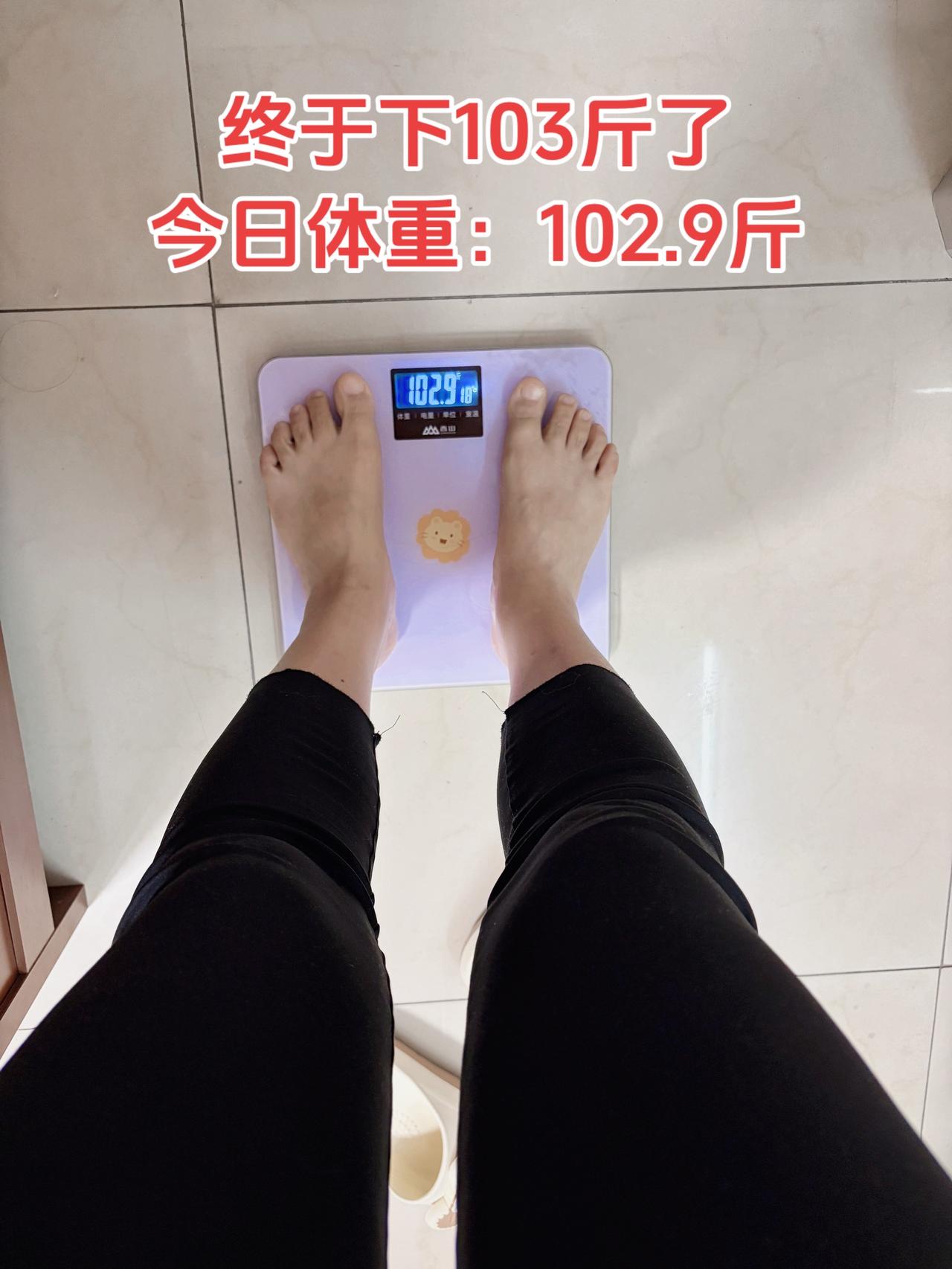 自律减脂健康餐，目标95斤，加油
今日减脂早餐：玉米馒头+鸡蛋+核桃+黄瓜+牛奶