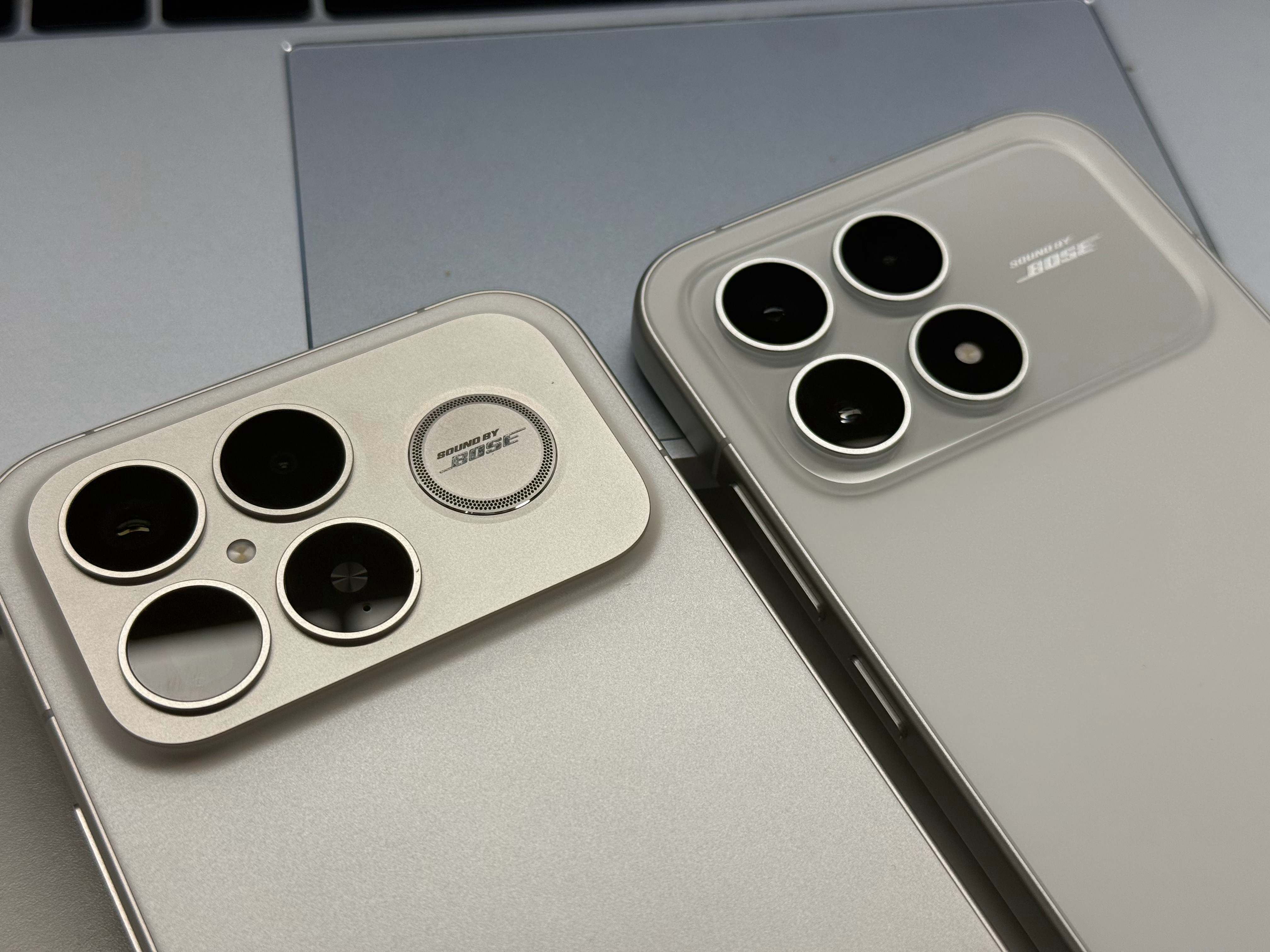 今年REDMI K90系列我是真喜欢，材质和手感特别nice，玻璃后盖质感太好了