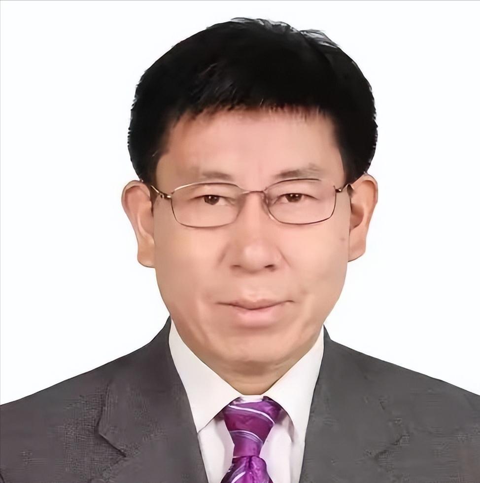 周成虎院士被带走调查，这次估计是没有翻身的可能了，原因很简单，因为这次去带走他的