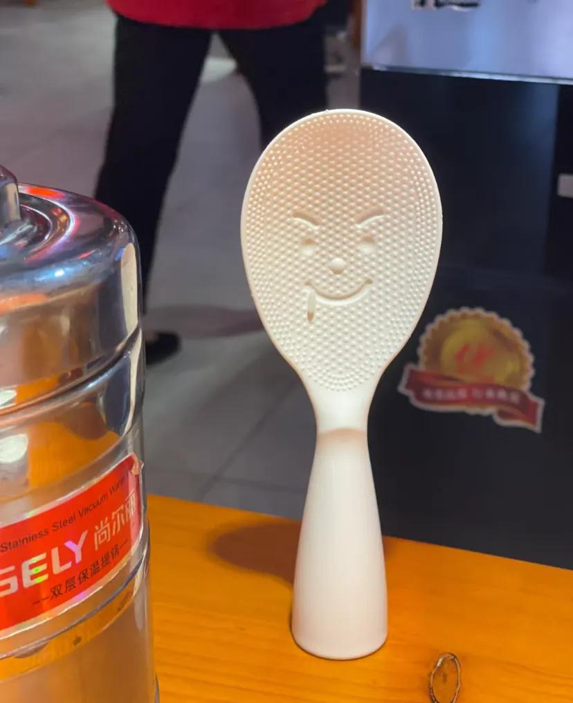 震惊一百年，马桶坑里洗菜
刚打车，司机师傅说他上周去一家店吃饭，想去厕所，被拦住