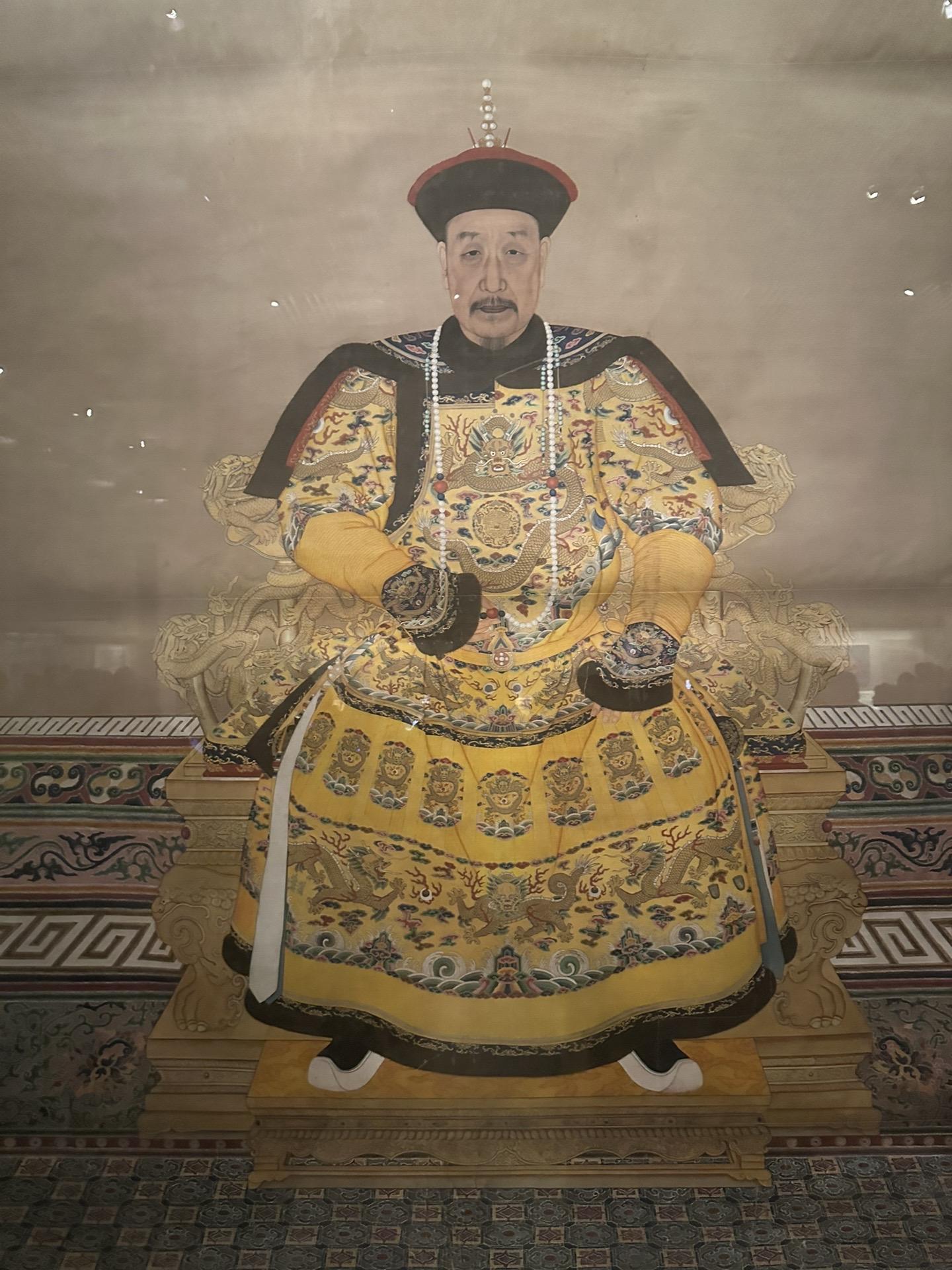 乾隆皇帝朝服像（高清版）