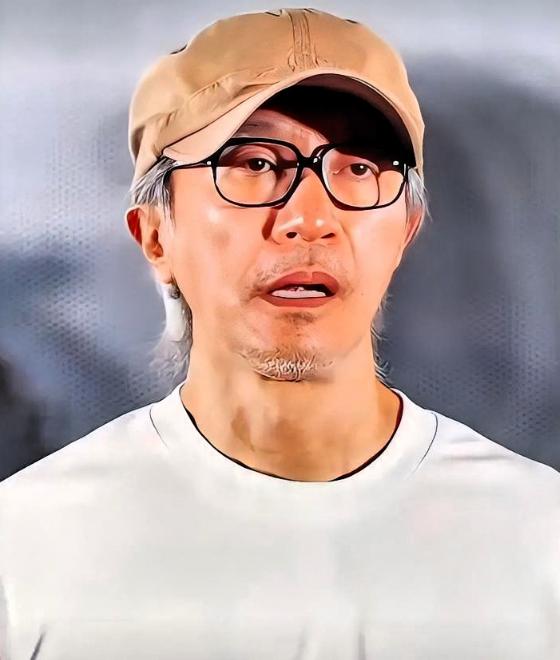 周星驰哭了。不是票房破16亿哭的，是一个小孩喊了他一声“星爷爷”。

2026年
