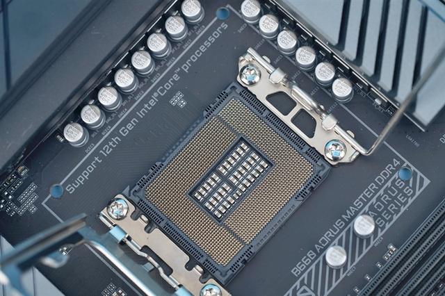 用料豪华 CPU/SSD温度惊喜！技嘉超级雕B660 AORUS MASTER D4主板评测