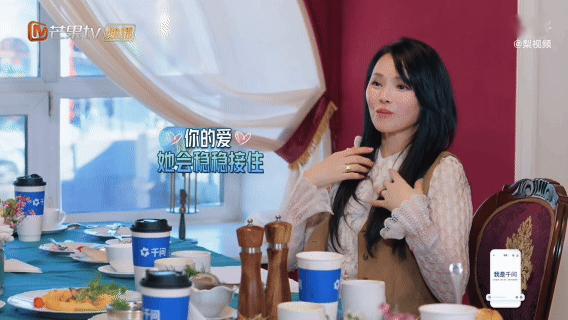 孙杨问伊能静张豆豆是怎样的人温柔都藏在不经意的小举动里，孙杨趁张豆豆不在，悄悄向