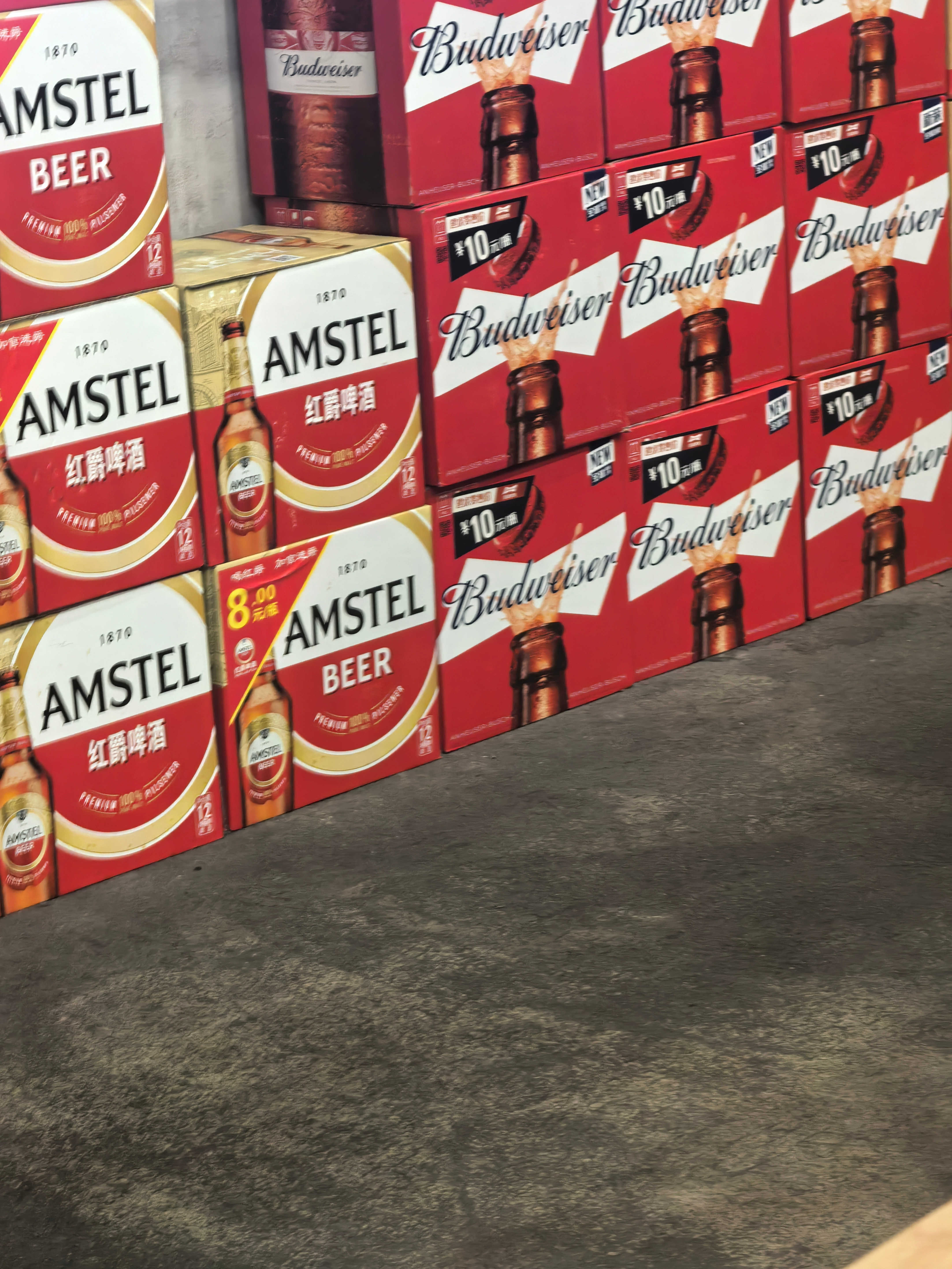 酒啊，真不是什么好东西到牡丹江了，带孩子们吃饭旁边桌的大哥喝的正起劲儿大哥说自己