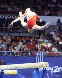 退役运动员用演员身份重现夺冠无限超越班 吴镇宇说从来没看过这么真实的表演，因为这