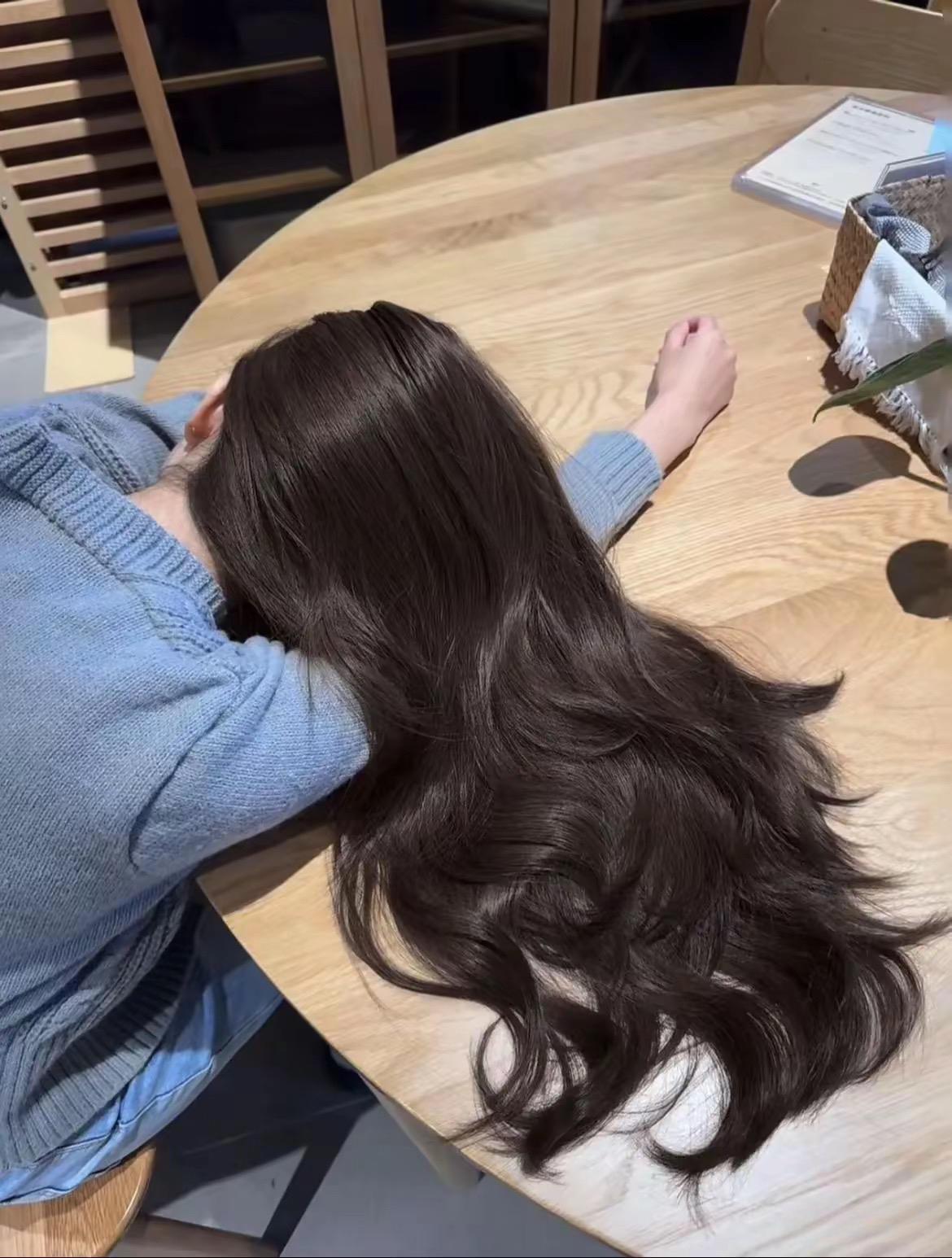 看见个小姐姐头发真好