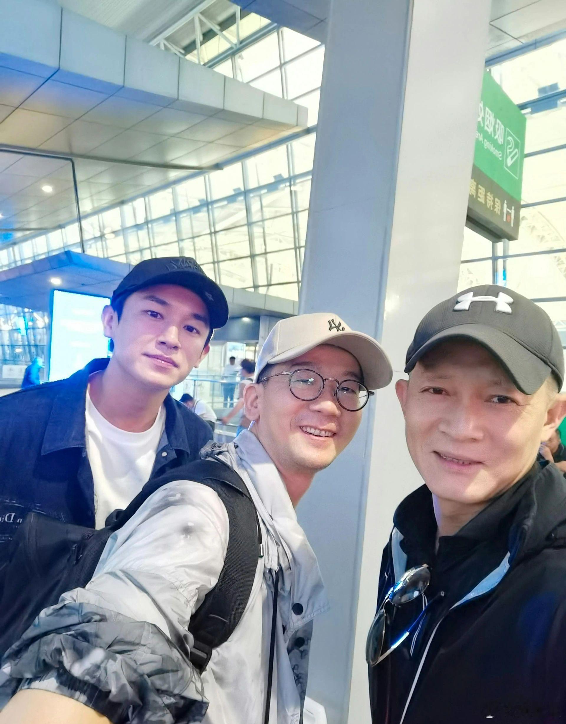 杨旭文、杨志刚、陈创……我爱六人组的每一个[抱一抱]你们仨集结是要去拍第三部吗？