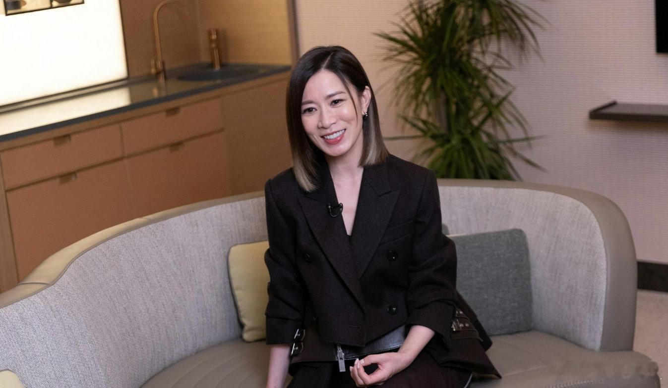 佘诗曼称许绍雄离世对自己是一大损失 据港媒，在采访表示许绍雄的离世对自己来说是难