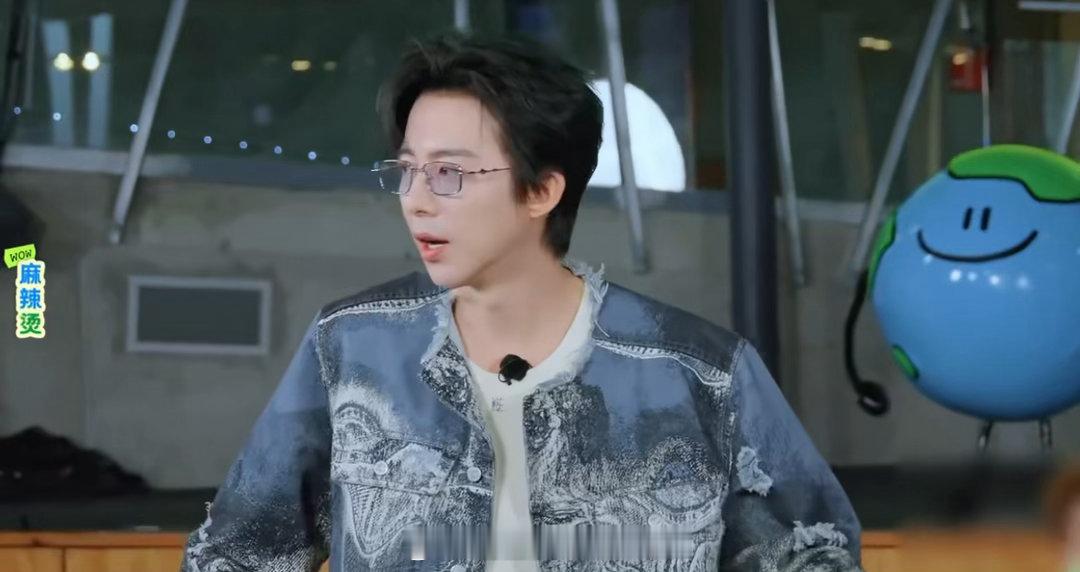 王玉雯不吃刘宇宁给的压力地球超新鲜本来以为王玉雯会顺势应战，结果她清醒避坑，一句