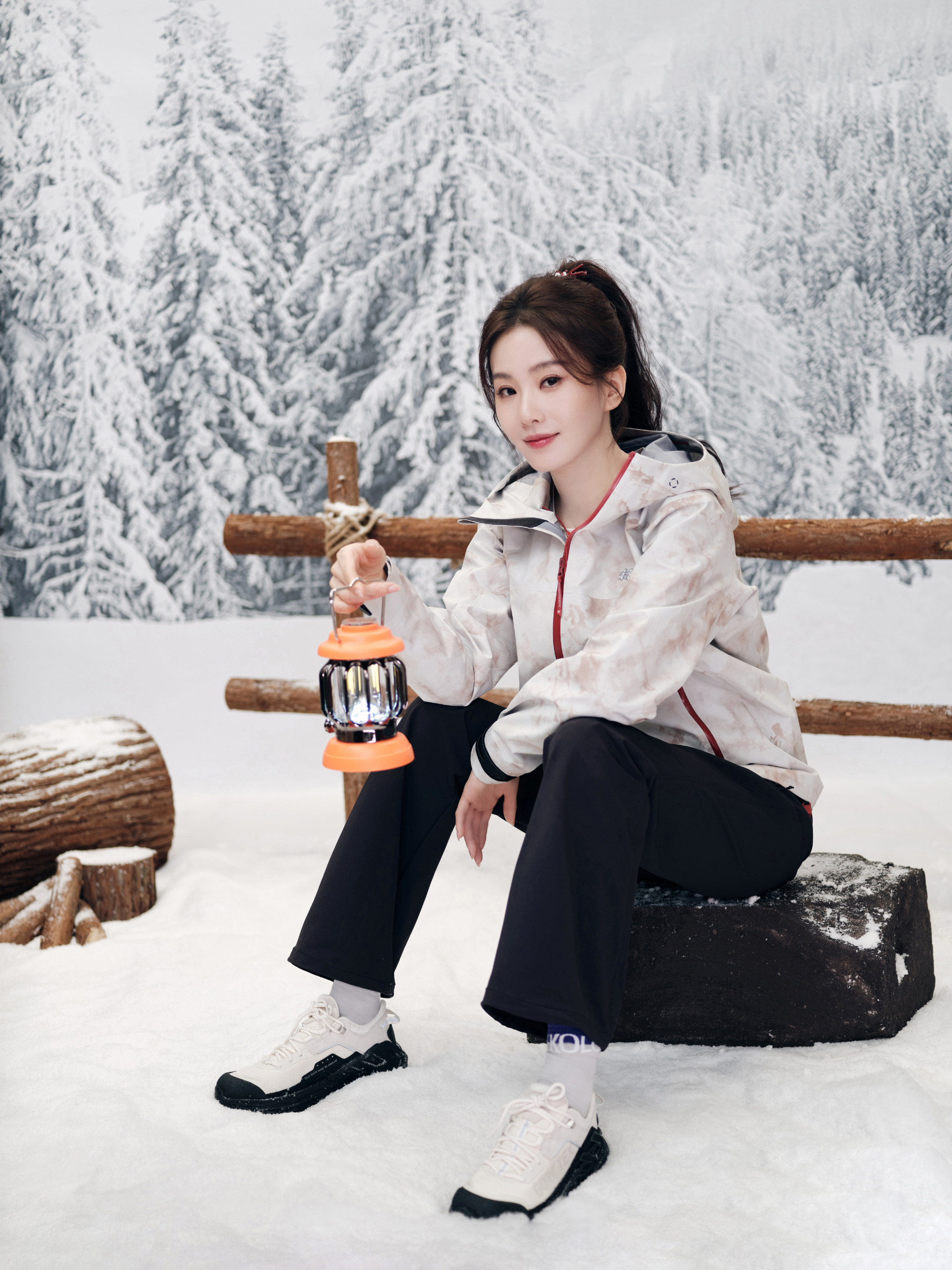 刘诗诗高马尾青春女大刘诗诗人品修养，一看细节就知道，还有可隆外套颜色原来是这样的