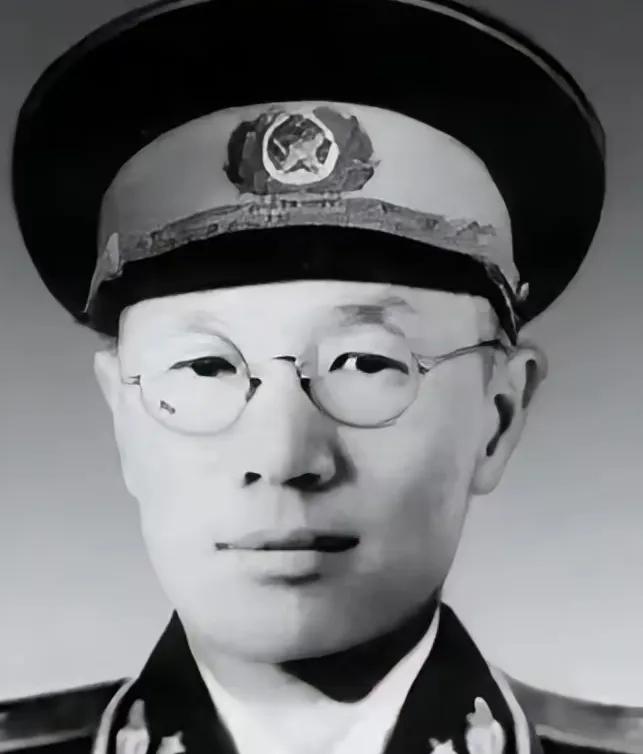 [月亮]南京保卫战，全团打光，他一个人活着爬出来。被蒋介石下令秘密枪决，他翻墙跑