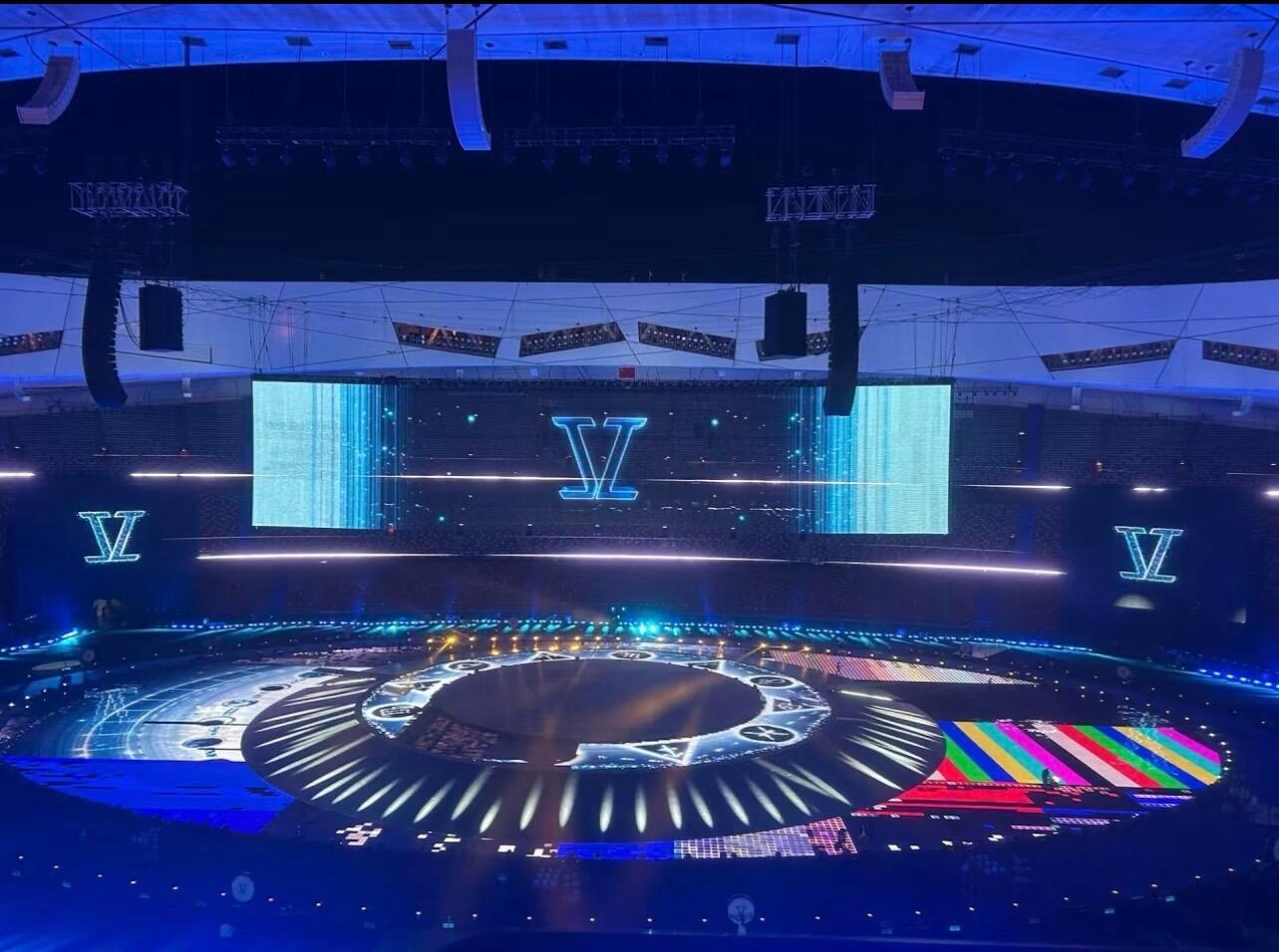 张杰开往1982演唱会闭幕式正式开唱