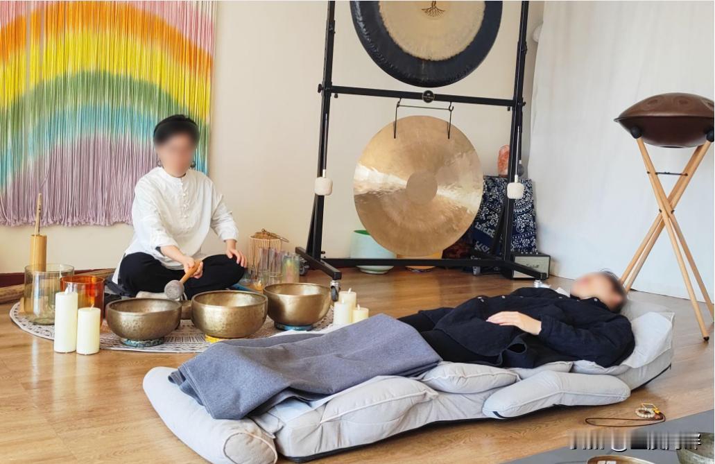 大城市年轻人有多豪，一次花一千元请人教自己睡觉！
我一个表弟在北京的大厂当程序员