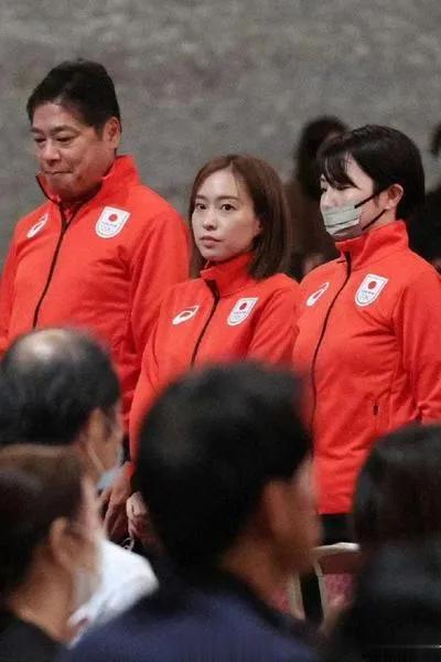 近日，日本退役乒乓球选手石川佳纯跟随日本代表团到了杭州，据说是杭州亚运会日本代表
