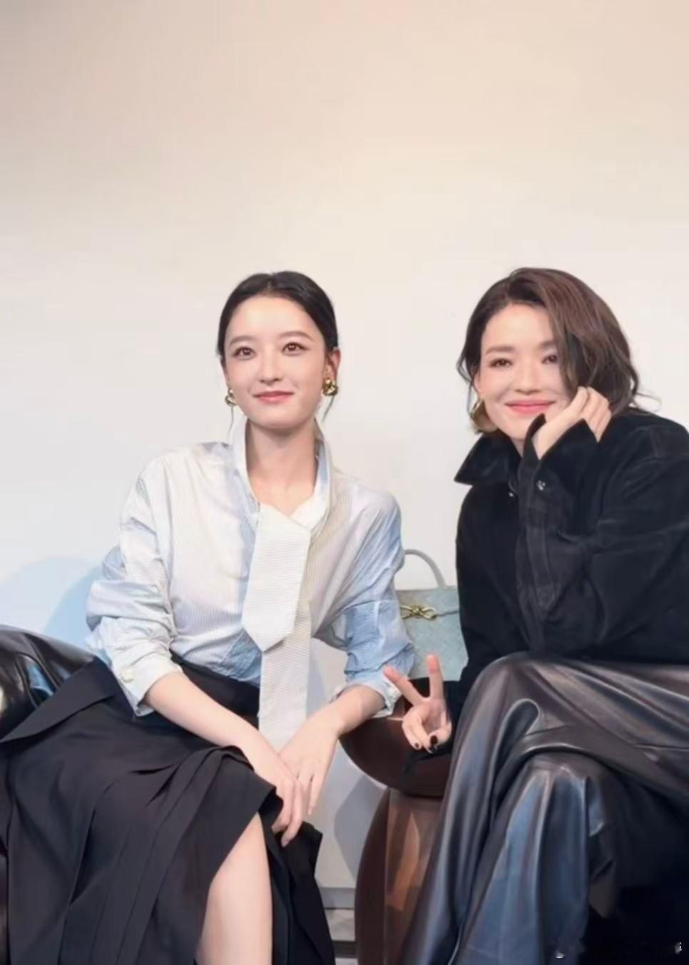 杨舒伊跟影后老板舒淇去了时尚圈影后老板舒淇带杨舒伊时尚圈上班影后引领新人进军时尚