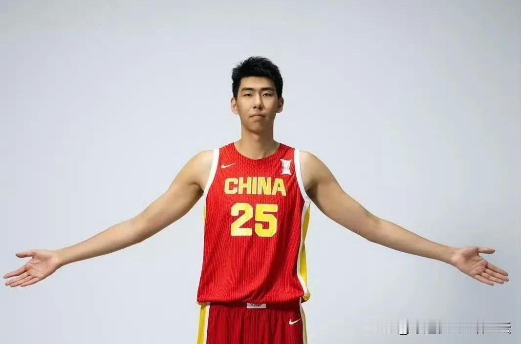 签约约基奇同款经纪公司+马刺正式邀请！22岁2米26的中国巨塔，要走向世界了
