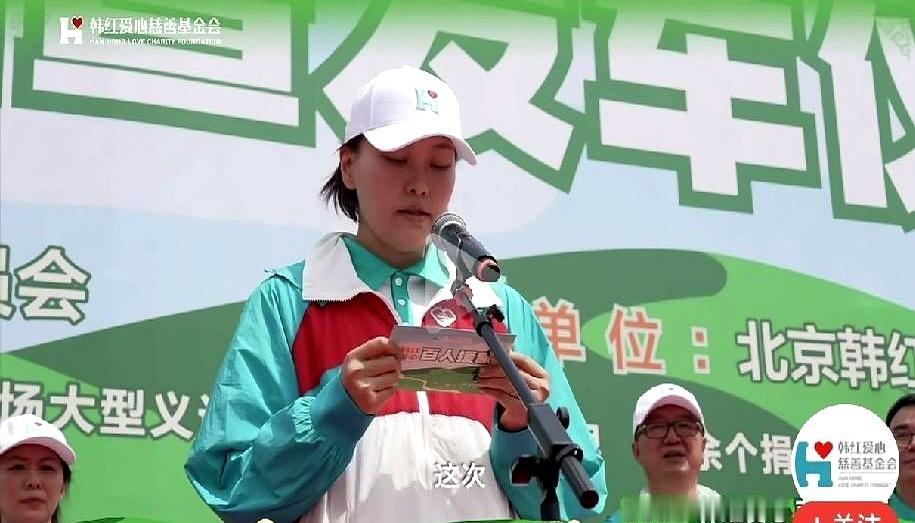 车队压着草线开进来时，“百人援蒙”刷屏，据说这次除了义诊，还共配了30辆救护车。