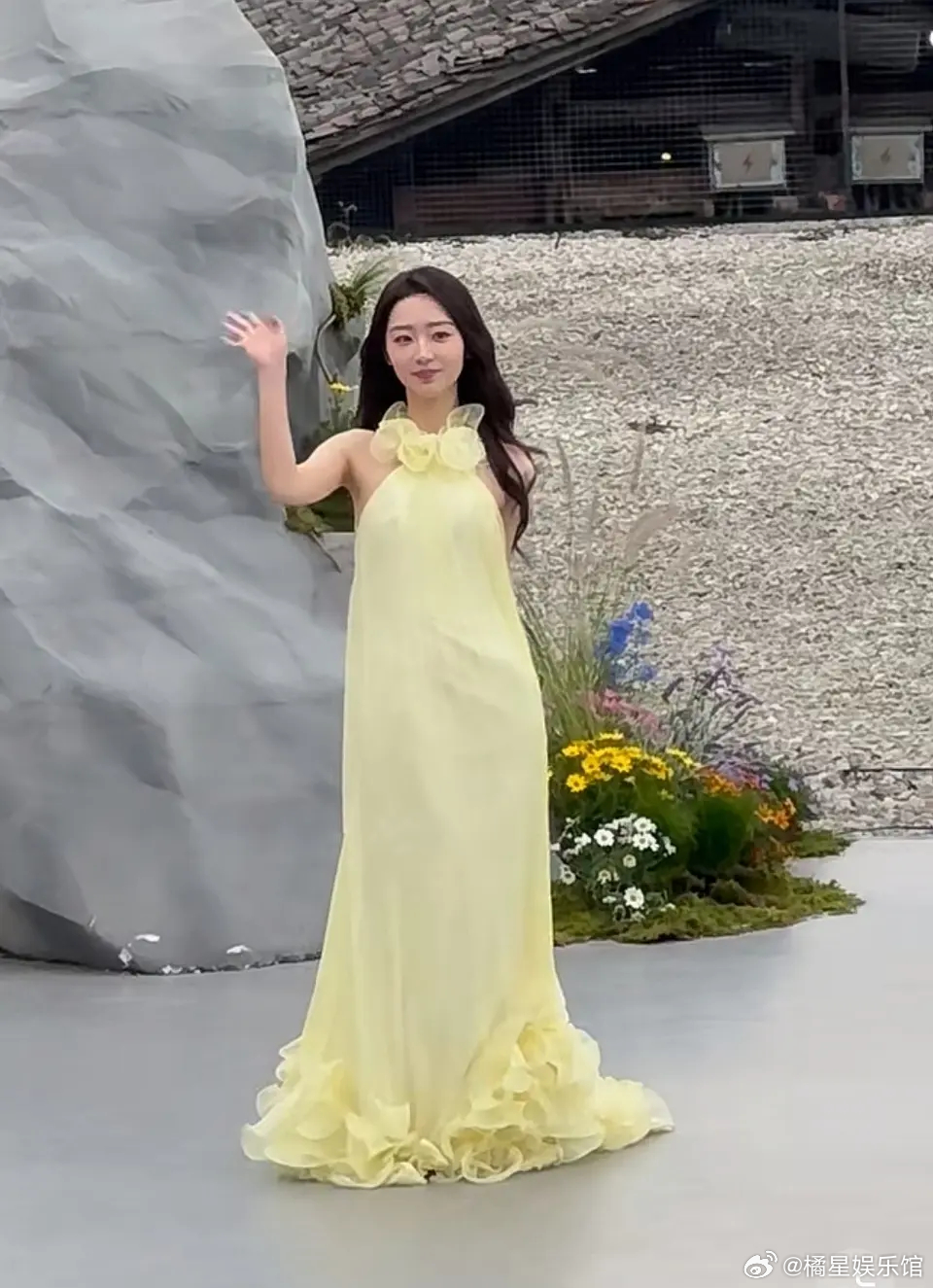 邓恩熙红毯状态怎么样，这比例是真不行