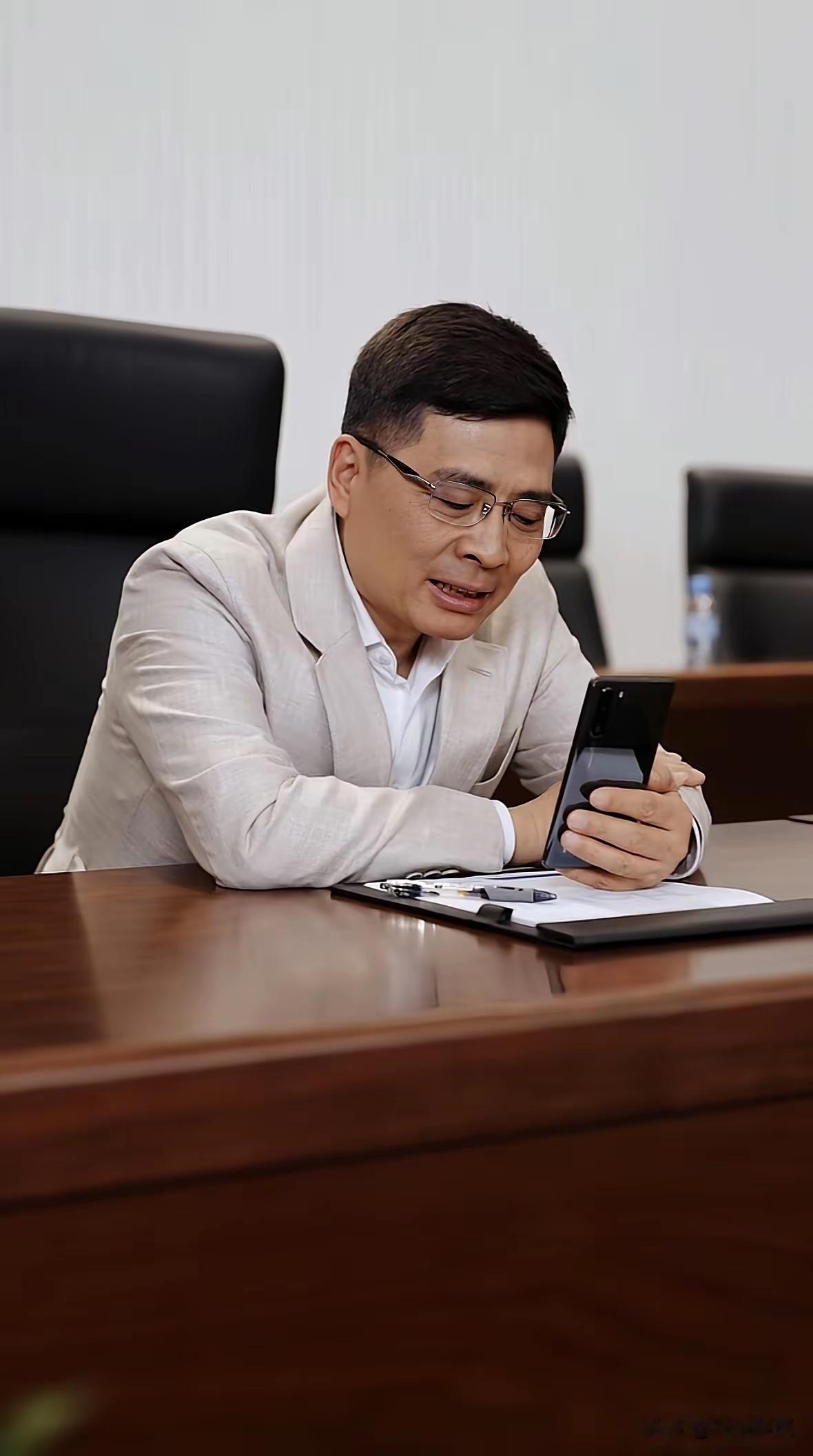 海尔周云杰 周总竟然还在用华为P30，建议您换华为PuraXMax 工作、视频、