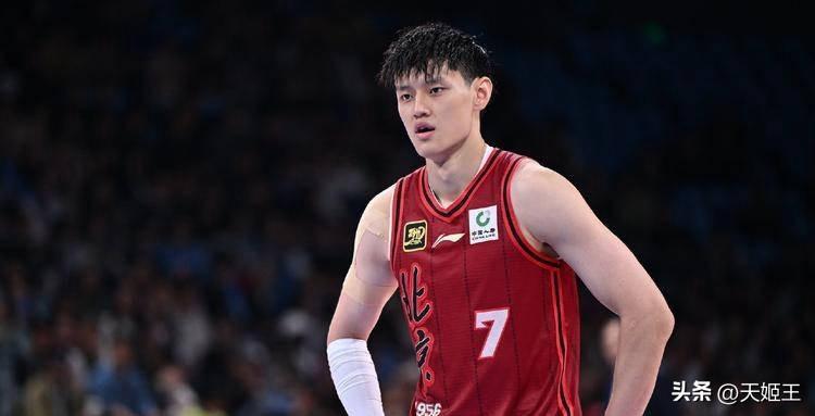 突发官宣！篮坛震动！曾凡博正式退出本赛季赛场，北京首钢已批准！
 
这位天赋满满