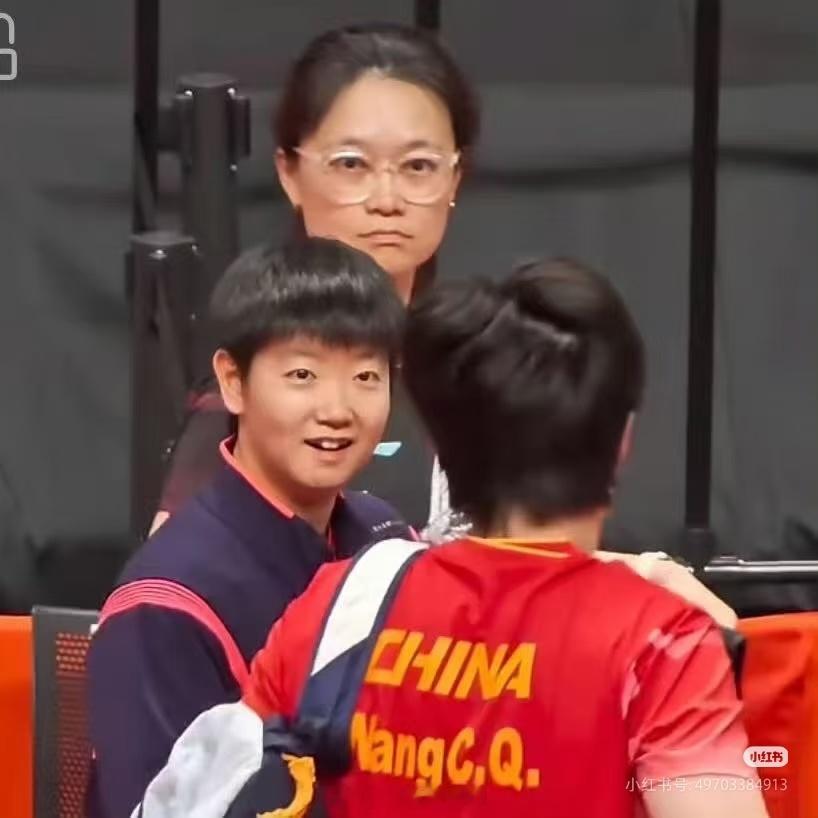 我不行了[泪奔]这两条评论完全点出了为什么我会对任姐有种莫名的熟悉感她面相和气质
