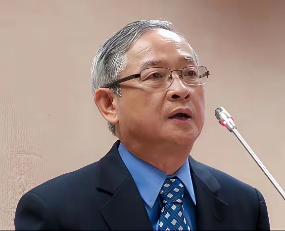 林郁方：“我实在看不懂大陆造那么多武器装备，造那么多航母干什么，还频繁亮相示威，