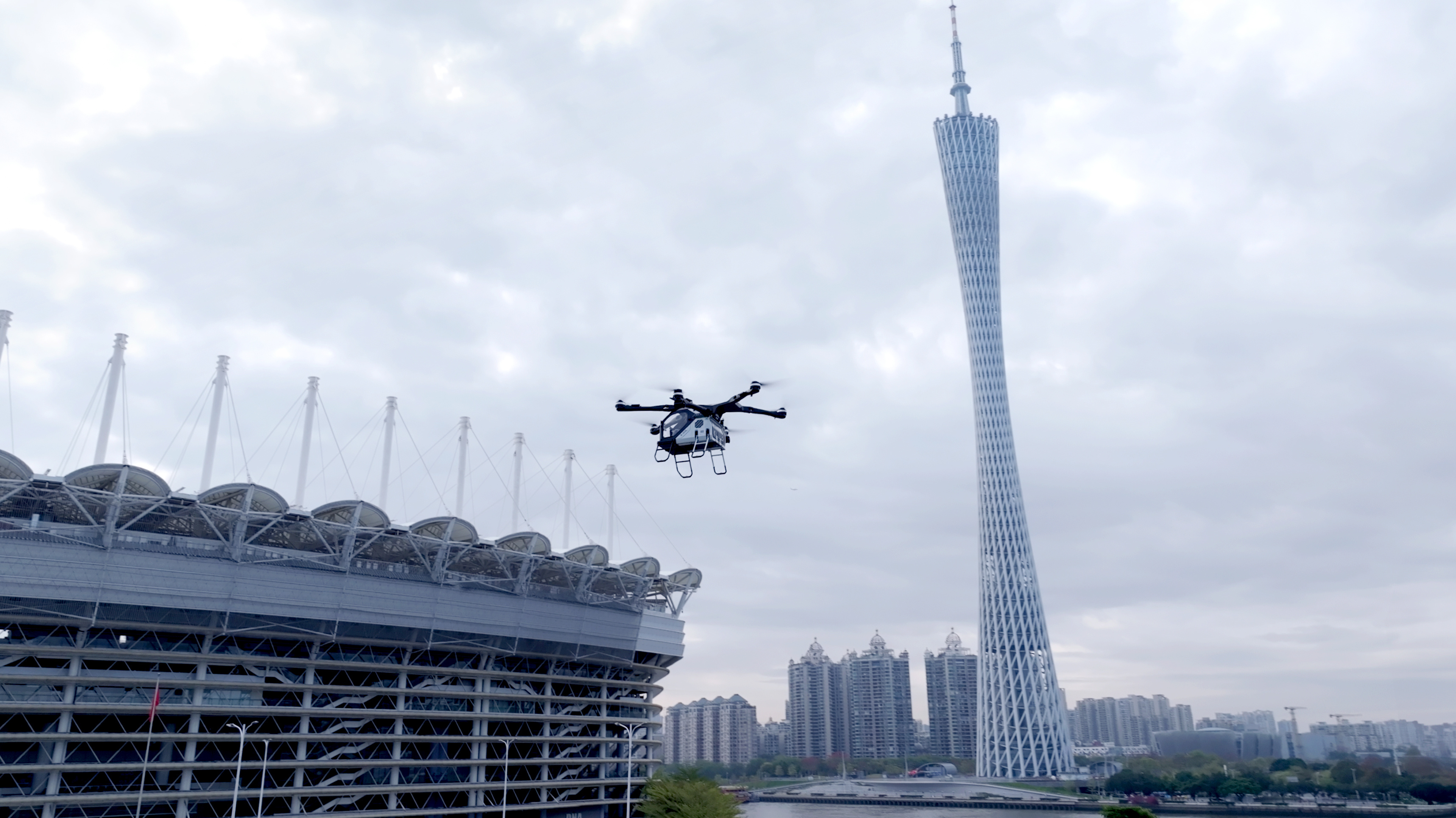 低空经济连续三年写入政府报告今天全国两会传来重磅消息，低空经济连续第三年写入政府