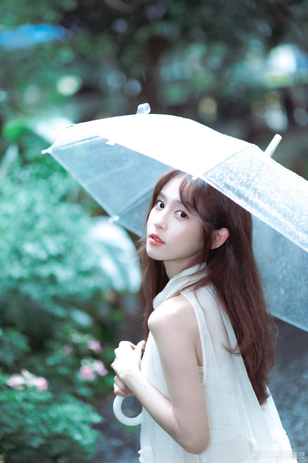 王可睡觉美到周冬雨周冬雨夸王可睡觉漂亮花儿与少年 花少名场面太甜，周冬雨一大早跟