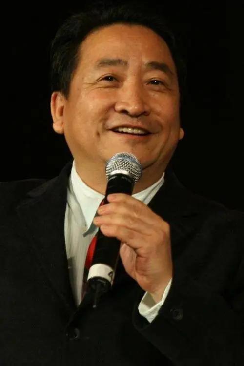 主持人，问相声演员姜昆，您又是曲协主席，又是相声演员，又是影视演员，您最喜欢的，