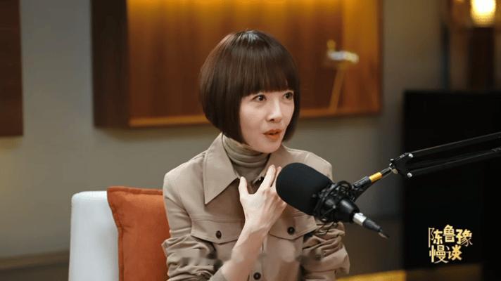 鲁豫说AI时代更需要人味鲁豫道破了AI时代的bug看完鲁豫与姜思达的走心长谈深有