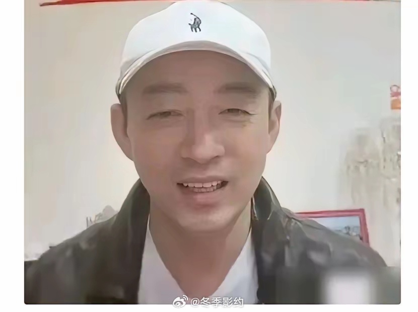 汪小菲也太真实了，一点不装，在直播间里直接跟妈妈唱反调，毫不留情面。他在医院直播
