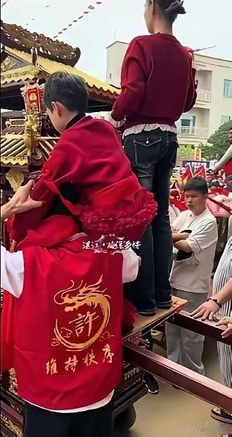 我以为狸猫换太子是戏文里的阴谋，
也以为是小说里的桥段，
但是实在没想到，它还能